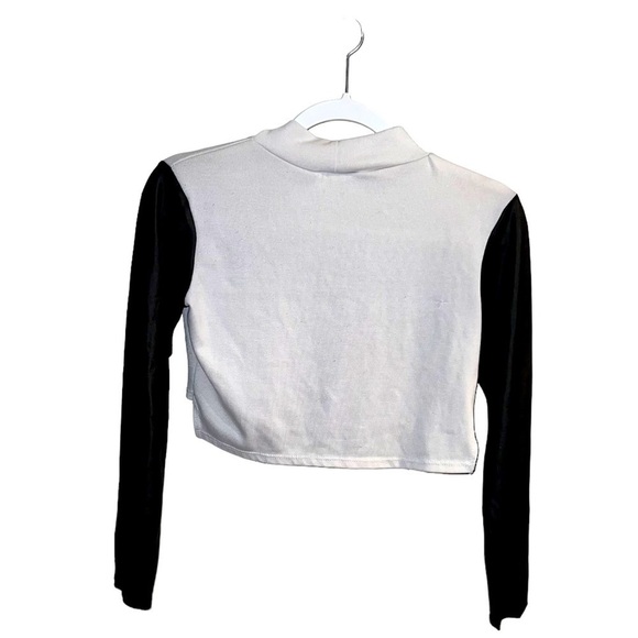 Cake Long Sleeve Crop Top - Picture 3 of 3